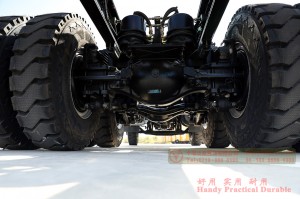 Dongfeng 6×4 အထူး ORV Chassis လမ်းကြမ်းကိုယ်ထည် ကိုယ်ထည်တစ်တန်းနှင့် ပြားချပ်ချပ်ခေါင်းတစ်ဝက်