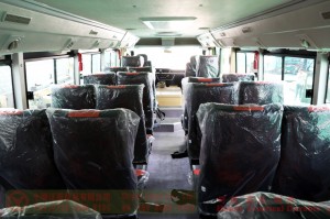 Dongfeng 6X6 bus–210hp bus–25-seater medium bus–Dongfeng 8m bus