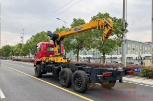 Dongfeng Six Drive Off-road Truck with Crane