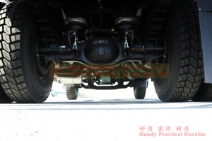 Dongfeng 4*2 Dump Truck အဖြူရောင် လမ်းကြမ်းယာဉ်တွင် စွမ်းဆောင်ရည် ကောင်းမွန်သည်။