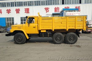 Dongfeng Six lái xe địa hình cổ điển EQ2082 Troop Crawler