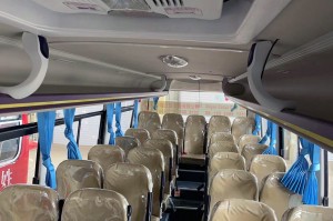 Dongfeng 4 × 2 EQ6668LPD6 รถบัส 25 ที่นั่ง
