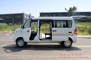Dongfeng EQ6400LF13 Business Bus For 7 Seats