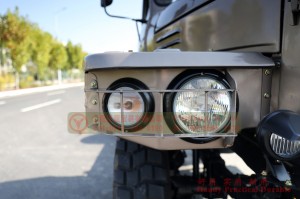 Dongfeng long head double-glass diesel truck chassis –EQ240 four-ton civilian off-road truck chassis–EQ2082 pointed Y25 off-road troop-carrying vehicle chassis