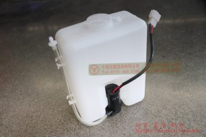 Dongfeng EQ2100 Six Drive Off-road Truck windscreen-washer tank