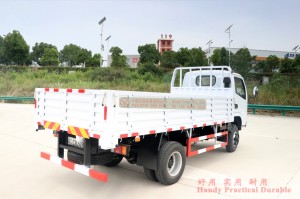 Xe tải địa hình hạng nhẹ Dongfeng Four Drive