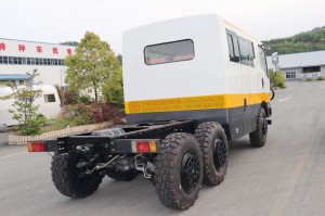 Six wheel drive engineering rescue vehicle chassis
