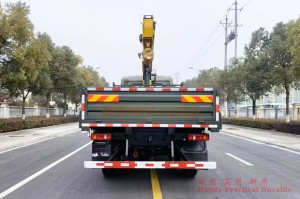 东风六驱卡车配 6.5 吨起重机