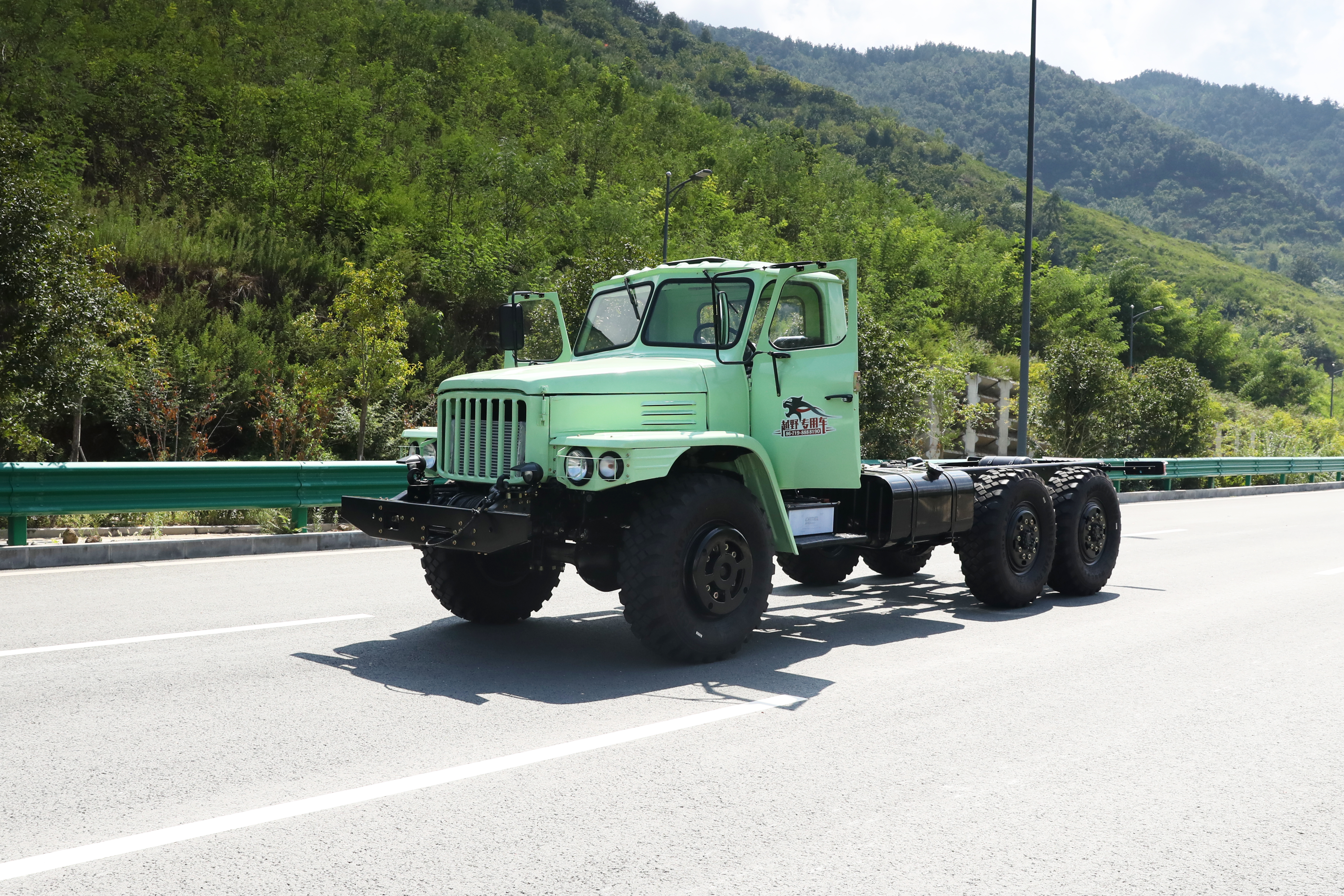 Dongfeng EQ2100 Pointed Off-road Truck Chassis