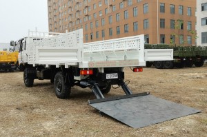 Dongfeng EQ2070 Six Drive Off-road trucks with hydraulic tail plate